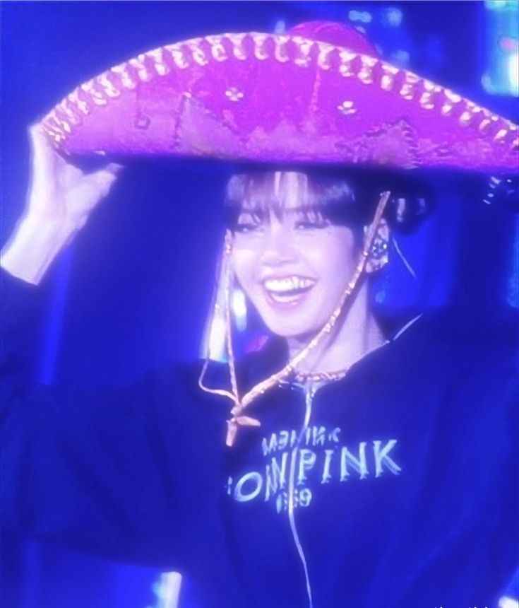LISABPMEXICO's tweet photo. Aún no somos tendencia, ¿en dónde están los lilies mexicanos? 🥺👇🏻👇🏻

THAICONIC LISA COACHELLA 
#LISACHELLA #Coachella2025 #LISAMÉXICO https://t.co/oPi2xaeh60