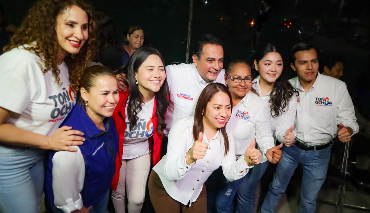Con #UnidadYGrandeza vamos con <a href="/josejoseantonio/">Toño Ochoa</a>, desde el distrito 2 🔴🔵

Siempre es un gusto saludar a las familias.