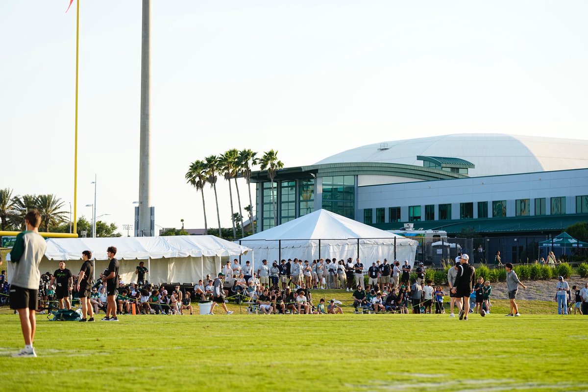 Thank you to the students for coming out and creating an elite atmosphere tonight!!

Our guys are grateful for your support. 

See y’all at Corbett in two weeks!!!

🤘

#ComeToTheBay