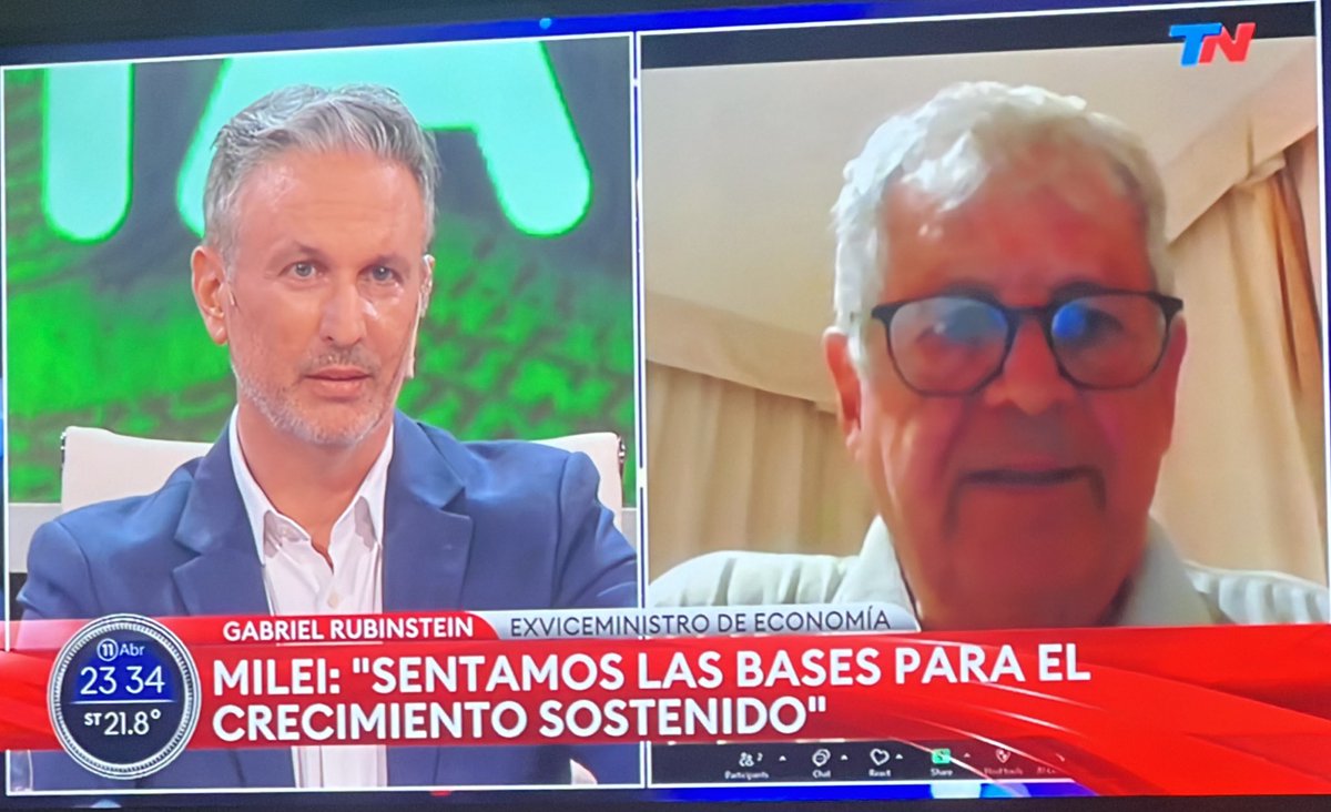 SAOvettini's tweet photo. Este HDP caradura de Rubinstein , como le da la jeta para hablar , después del desastre que hizo ayudando a Massa a robarse y destrozar  la economia , claramente sabiendo lo que estaban haciendo, con el único fin de lograr que Massa gane la presidencia,a costa del pueblo.
PRESOS https://t.co/9j3E9m7t3X