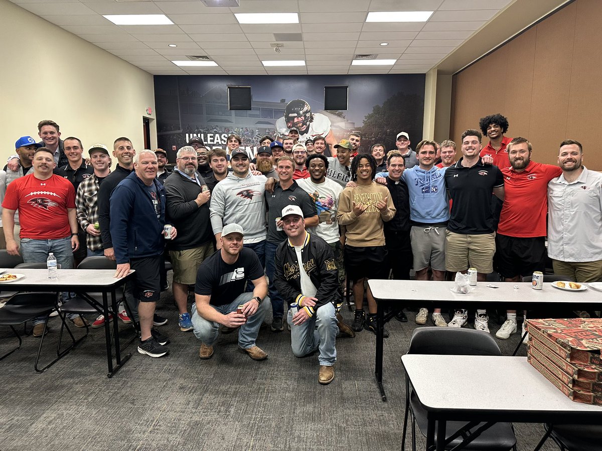 RavenFootballBC's tweet photo. Great night with our alumni! Once a Raven, always a Raven! https://t.co/QCk3DKrGCk