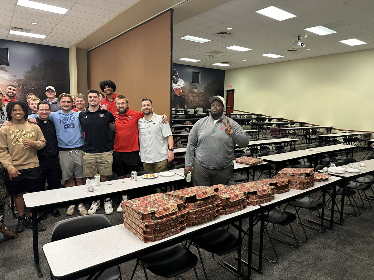 RavenFootballBC's tweet photo. Great night with our alumni! Once a Raven, always a Raven! https://t.co/QCk3DKrGCk