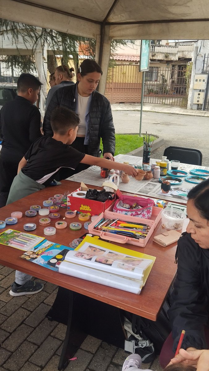 CulturaCUE's tweet photo. ✨Vivimos una jornada comunitaria en el 🪅 #Festival del #Trueque, realizado en el Centro Cultural Municipal Los Sauces. 🏠
Un espacio para #compartir, #intercambiar y #reconectar con lo esencial: el valor de la #comunidad.👜🛴🧳🔄
#Yo❤️Cuenca https://t.co/jO4979lhrW