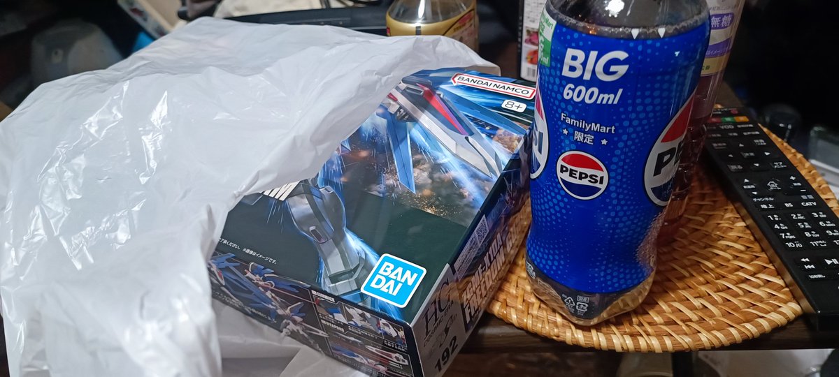 昨日飲みすぎて朝起きたら記憶のないフリーダムが置いてあった