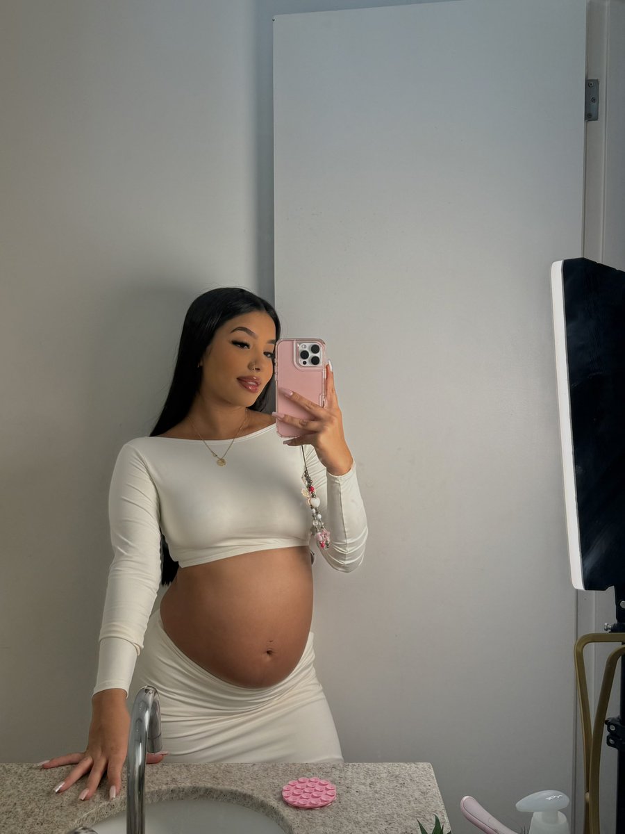 kkdsml's tweet photo. Mamãe de uma princesa 🤎🤰🏽✨ https://t.co/WMFSl0uhC7