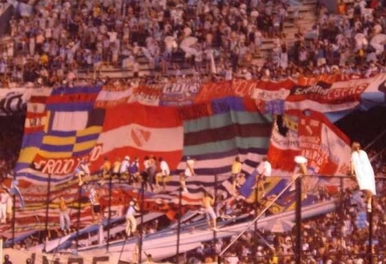 🇦🇷 La Guardia Imperial con un telón hecho de trapos robados