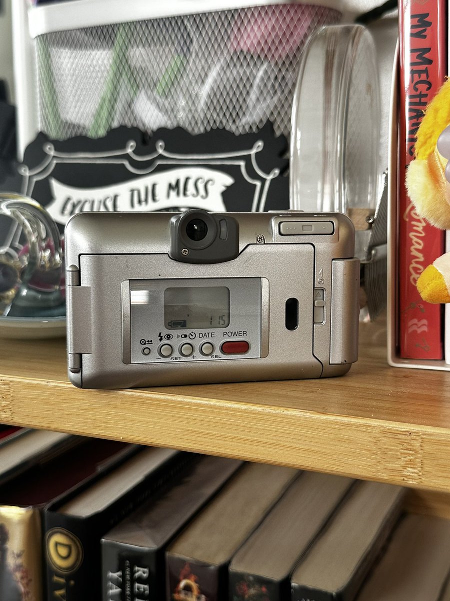 sam_moon1126's tweet photo. wts lfb fujifilm zoom date 120v

38-120mm Zoom Lens
Automatic Film Advance / Motor Winder
Automatic Flash with various settings and manual override
Automatic Focusing / Exposing
Self Timer
Red eye reduction
Date Print Feature

p.s. does not include roll of film

# filmtwt camera https://t.co/8rurryyntz