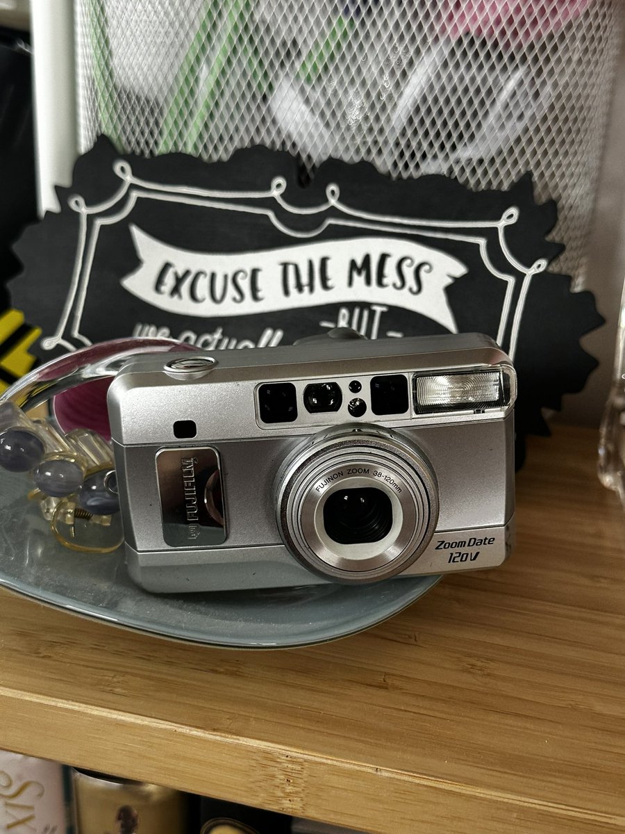 sam_moon1126's tweet photo. wts lfb fujifilm zoom date 120v

38-120mm Zoom Lens
Automatic Film Advance / Motor Winder
Automatic Flash with various settings and manual override
Automatic Focusing / Exposing
Self Timer
Red eye reduction
Date Print Feature

p.s. does not include roll of film

# filmtwt camera https://t.co/8rurryyntz