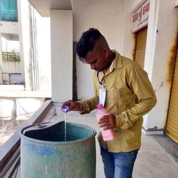 MyAnandMyANMC's tweet photo. આણંદ મહાનગરપાલિકાના મેલેરિયા વિભાગ દ્વારા મચ્છરજન્ય રોગચાળાની અટકાયત માટે શહેરના વિવિધ વિસ્તારોમાં જંતુનાશક દવા છંટકાવની કામગીરી હાથ ધરવામાં આવી... https://t.co/YmEl7gjLlI