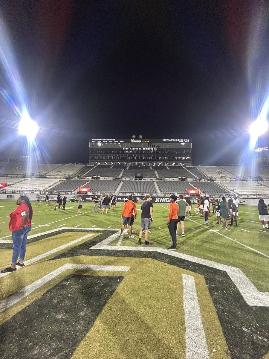 Diamond in the dirt💫 had a great time today at the university of central Florida🌴 open pratice!!!! 
<a href="/UCFSports/">Brandon Helwig</a> <a href="/JerellLittle32/">UCF Editz by Rell</a> <a href="/Callaghan_UCF/">Ryan Callaghan</a> <a href="/KingJB01/">Jimmy Beal</a> <a href="/CoachDrico/">Drico Johnson</a> <a href="/SincereEdwards0/">Sincere Edwards</a> <a href="/michaelmcclent5/">michael mcclenton</a> <a href="/UCF_Football/">UCF Football</a> <a href="/EliteEmpireATH/">Elite Empire Athletes™</a> <a href="/Coach_Sykes_9/">R . Sykes</a> <a href="/UCFKnights/">UCF Knights 🌴</a> <a href="/gscworldwide/">Global Sports</a>