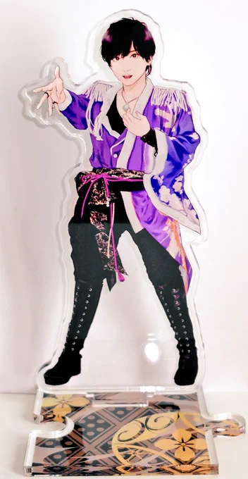pixivFACTORY()さんのRT企画で当選した「つながるアクスタ」が届きました!台座もデザインできて大満足!!初の全身&つながるアクスタを作成することができて嬉しいです! 