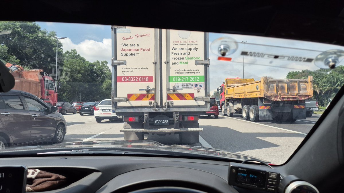 Drel (@drelocque) on Twitter photo Tgkla... entah sapa nak lalu dekat  30 minit diorg block jalan.. aper punyer babi la Tgkla... entah sapa nak lalu dekat  30 minit diorg block jalan.. aper punyer babi la
