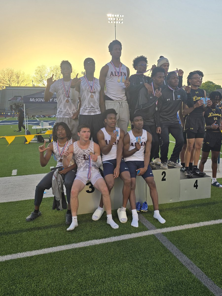 lhscc_track's tweet photo. Brought home some hardware in the 4x2 relay at Area.  Heading to regionals. Proud of these young men. 

Zack Waller - Dylan Davis -
David Layton- AJ Erwin 
@LewisvilleHS @LHSFball https://t.co/6KSm4VecHK