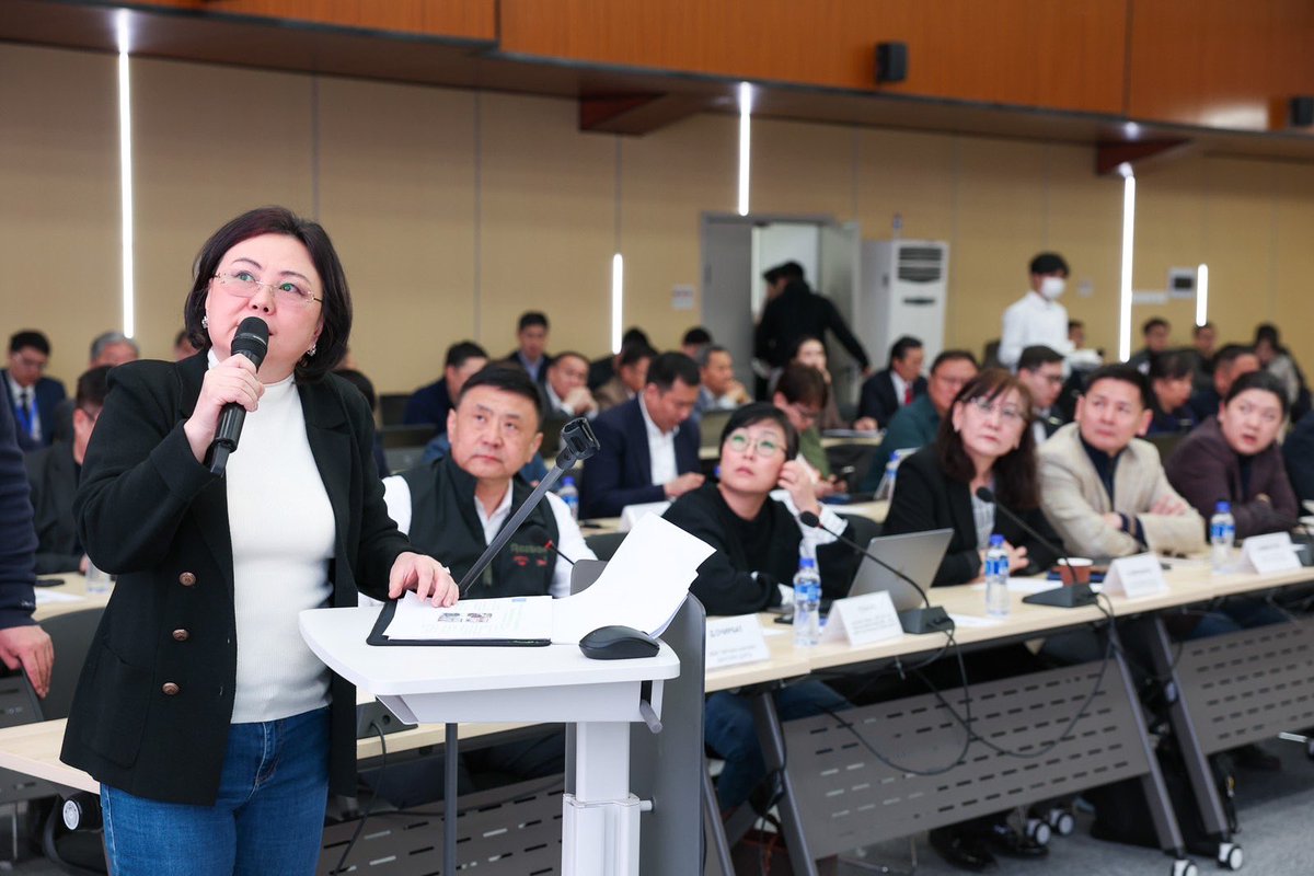 Нийслэл Улаанбаатар хотын тулгамдсан асуудлуудыг шийдвэрлэх зорилго бүхий Ерөнхий сайдын дэргэдэх Шуурхай штабын IX хуралдаан болж байна. Хуралдаанаар Агаарын бохирдлыг бууруулах Үндэсний хорооны ажлын танилцуулга, Ерөнхий боловсролын сургуулийн сурагчдын зорчих хөдөлгөөн, Эрчим