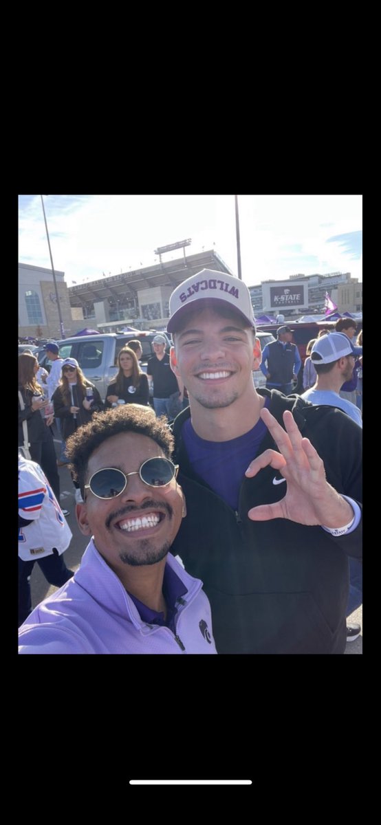 jrbluefun's tweet photo. @LetMeC00k @KingJoel_3  is gay as can be . Looks like he wants ol boy to take it to him here. Lmao https://t.co/dchTYEqnY3