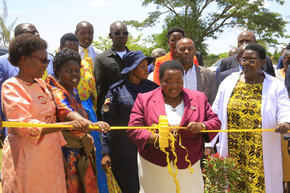 106.9 Kabalega FM (@fmkabalega) on Twitter photo Prime Minister <a href="/RobinahNabbanja/">Rt. Hon. Nabbanja Robinah. PRIME MINISTER</a> yesterday, Friday, April 11, 2025, commissioned 398 health Centres worth sh762bn.
The Government constructed these facilities through the Uganda Intergovernmental Fiscal Transfers (UgIFT) Programme.
📸<a href="/GeofasiTukea/">Asiimwe Geofrey</a>
#KabalegafmUpdates Prime Minister <a href="/RobinahNabbanja/">Rt. Hon. Nabbanja Robinah. PRIME MINISTER</a> yesterday, Friday, April 11, 2025, commissioned 398 health Centres worth sh762bn.
The Government constructed these facilities through the Uganda Intergovernmental Fiscal Transfers (UgIFT) Programme.
📸<a href="/GeofasiTukea/">Asiimwe Geofrey</a>
#KabalegafmUpdates