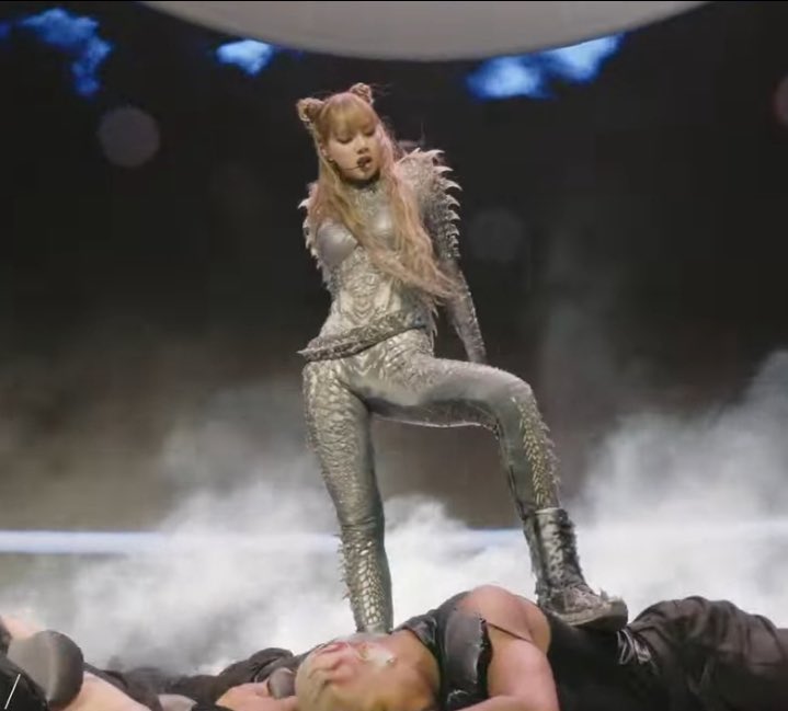 Lsglobal_'s tweet photo. I held my breath the entire time.

THAICONIC LISA COACHELLA
#LISACHELLA
#Coachella2025 https://t.co/ZX9MBhdjKD