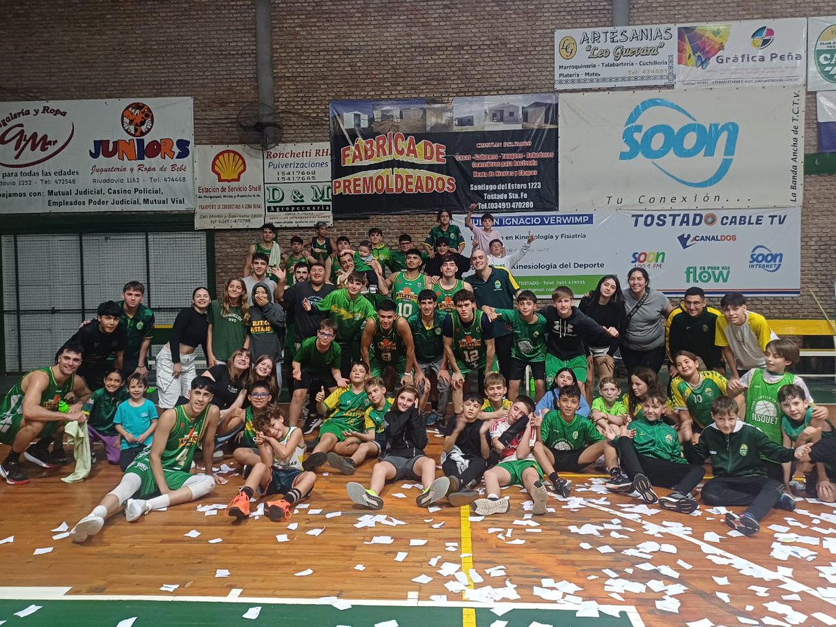 🇳🇬🏀 PRIMER CLÁSICO DEL AÑO, ADENTRO!!!!

Nuestra primera división de basquet se quedó con el primer clásico del año por la Asociación Noroeste.
El verde se impuso 73 a 68 ante San Lorenzo en un juego parejo donde el equipo guiado por Aliende supo cerrarlo mejor q el de Aispurua