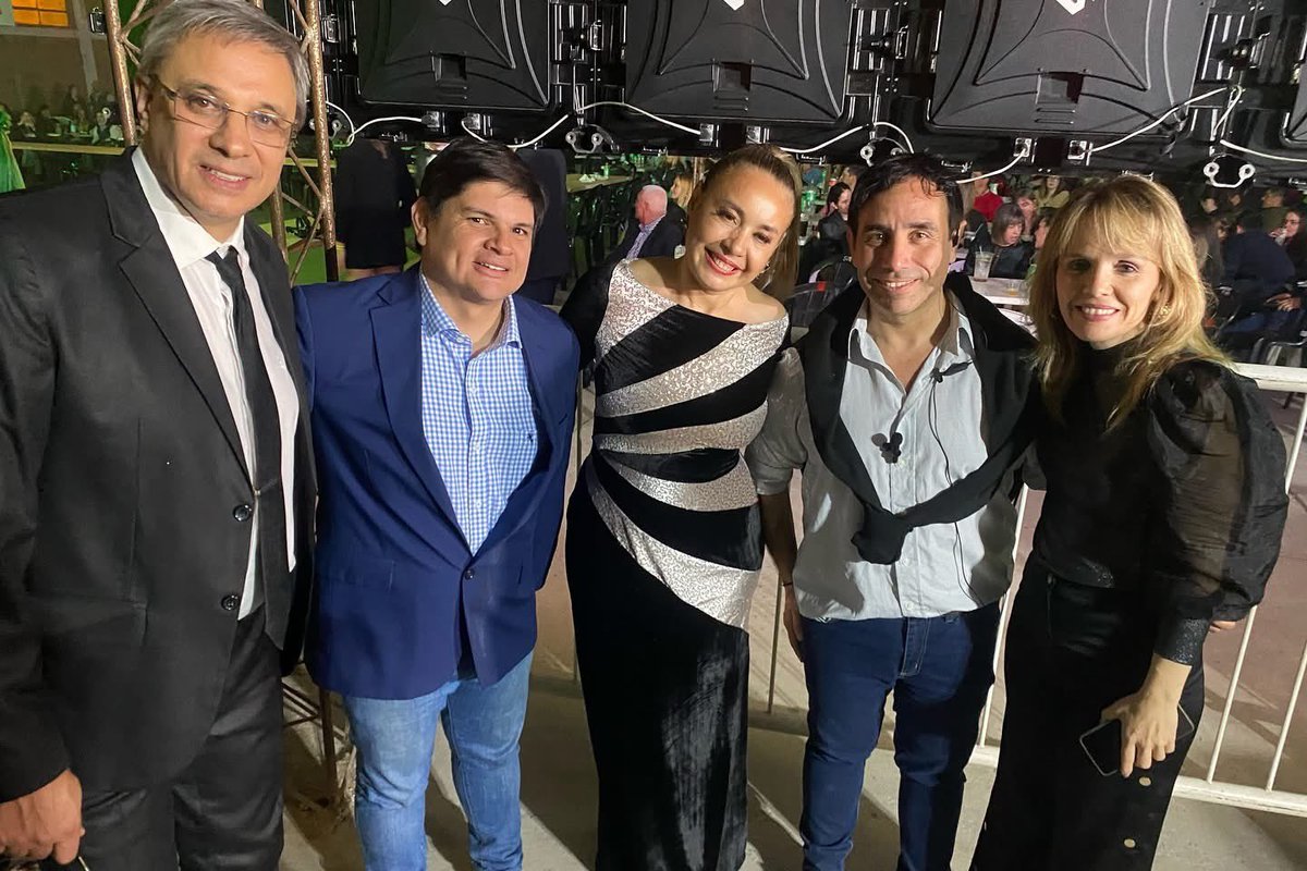 Seba_Goya's tweet photo. ✅ Otro desafío cumplido 🎥✨

🔹Solo el que lo da todo, tiene la satisfacción de poder decir: lo hice. 💪🏼

🔸Con mucho esfuerzo y dedicación, completamos la producción para T5 Satelital en la 40ª edición de la Fiesta del Agricultor 🌾🎉. ¡Tarea re cumplida y con orgullo! https://t.co/qXoZVoS0rh