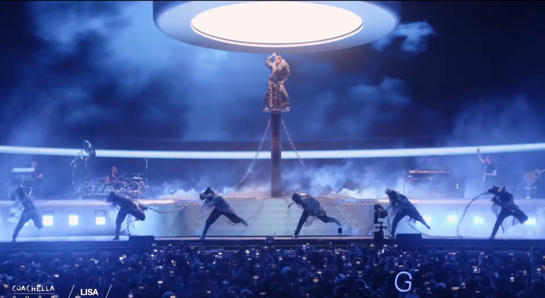 sunnysunlisa's tweet photo. #LISA THUNDER PERFORMANCE IS A WOW 🤯⚡️

THAICONIC LISA COACHELLA 
#LISACHELLA #Coachella2025 https://t.co/hCWehJ9wUR