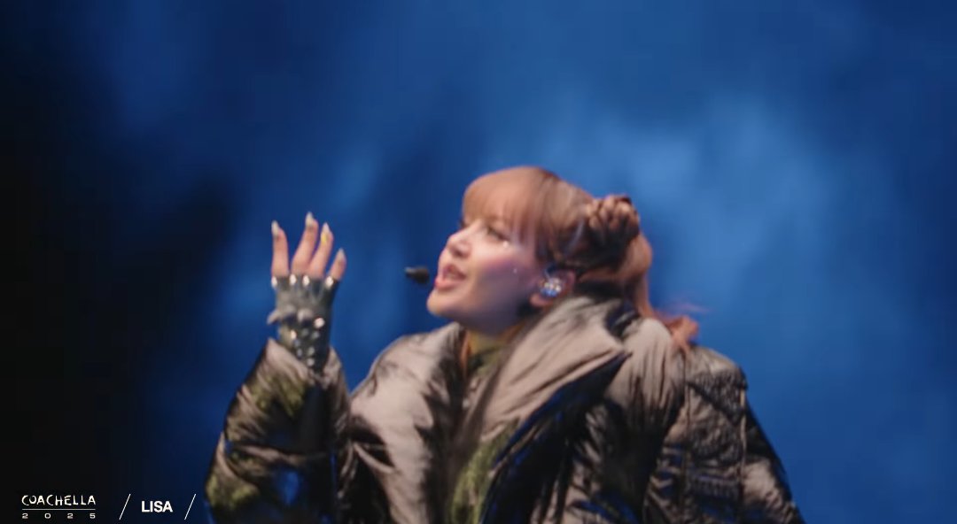 sunnysunlisa's tweet photo. #LISA THUNDER PERFORMANCE IS A WOW 🤯⚡️

THAICONIC LISA COACHELLA 
#LISACHELLA #Coachella2025 https://t.co/hCWehJ9wUR