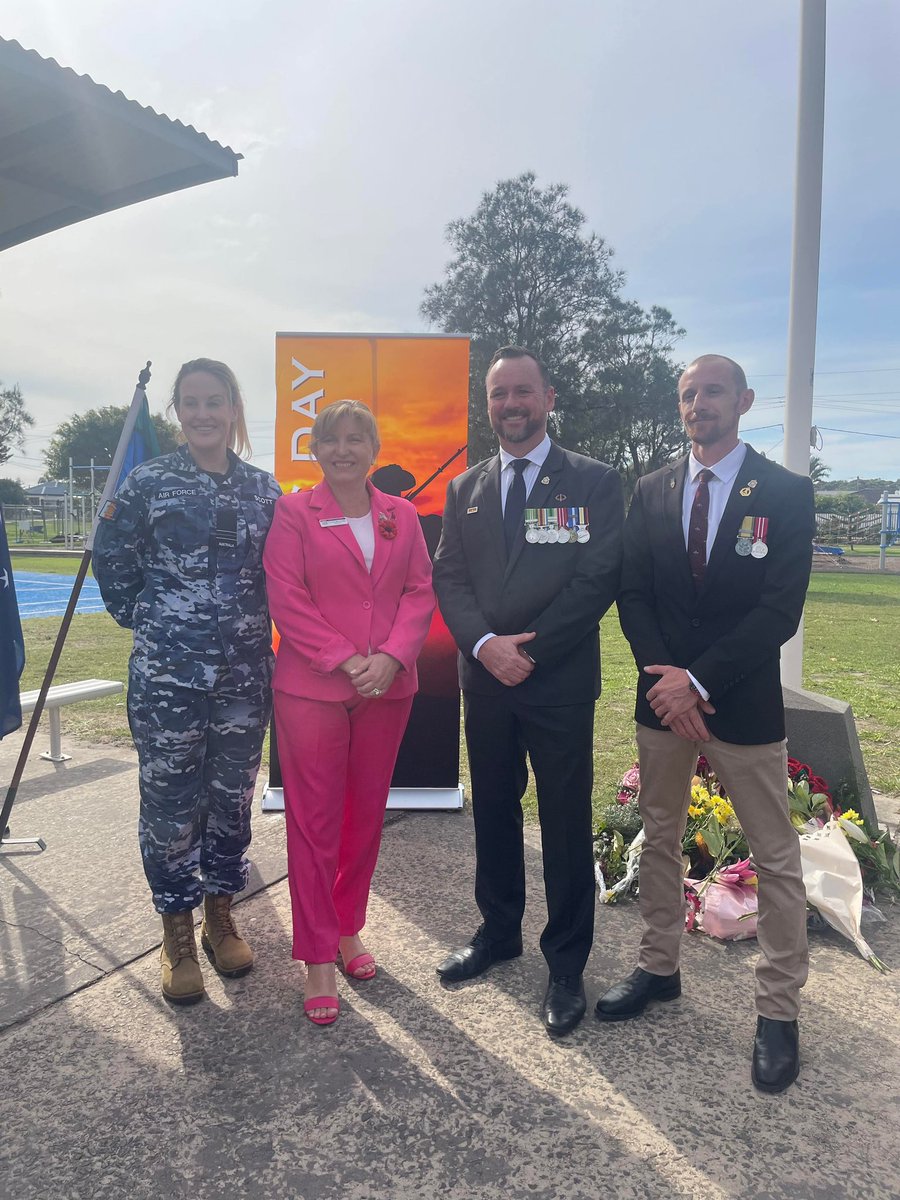 WindangPS's tweet photo. ANZAC Service April 2025 🌺 Our community gathered in a moving ANZAC Service to honour the courage &amp; sacrifice of the men and women who have served and continue to serve our country. 
Lest we forget. @NswRsl @pruecar @dizdarm @KathyPowzun @NSWEducation 
#ANZACDay #LestWeForget https://t.co/fLa1GeoUIr