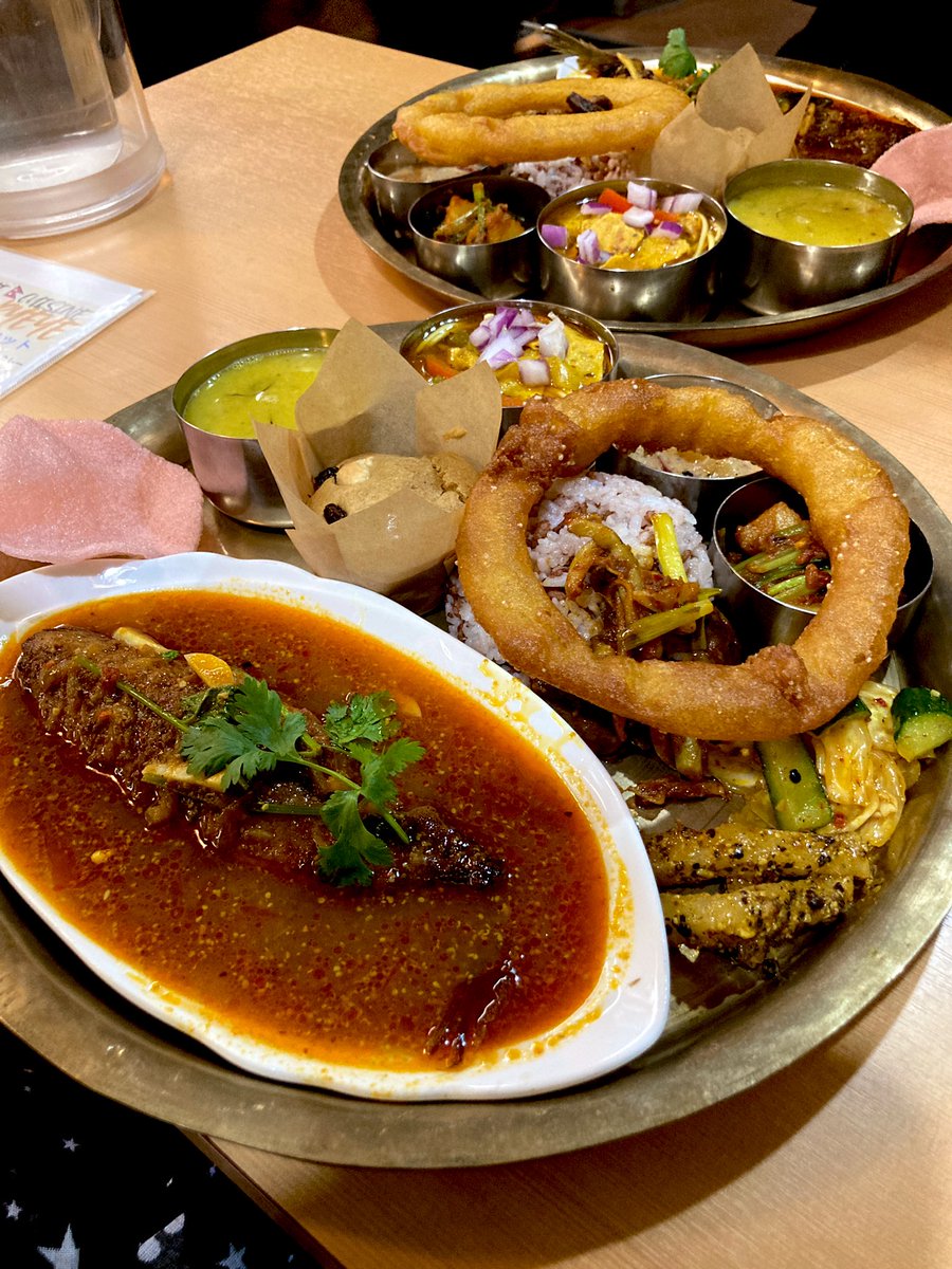 isikyk's tweet photo. #ハングリーアイ
#ネパール料理
#カレー
#ダルバード

4月SP

先週は鯖でした

ダール
チュカウニ
ブードゥ
アチャール
おかずと漬物
ぜーんぶ大好き❤

トゥクパ🍜が入ってお得感⤴️

そして可愛いカップケーキ🧁

毎回とても美味しくて
腹パン大満足😆 https://t.co/UW0NHJyErL