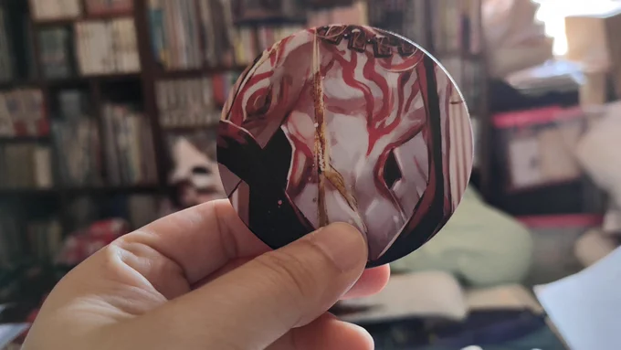 75mm badge kinda large.For probably Doujima Singapore??? But if anyone local wants it, I can pass my friend two copies each for Anime Fest + (I only printed 10 each, so.... ) 