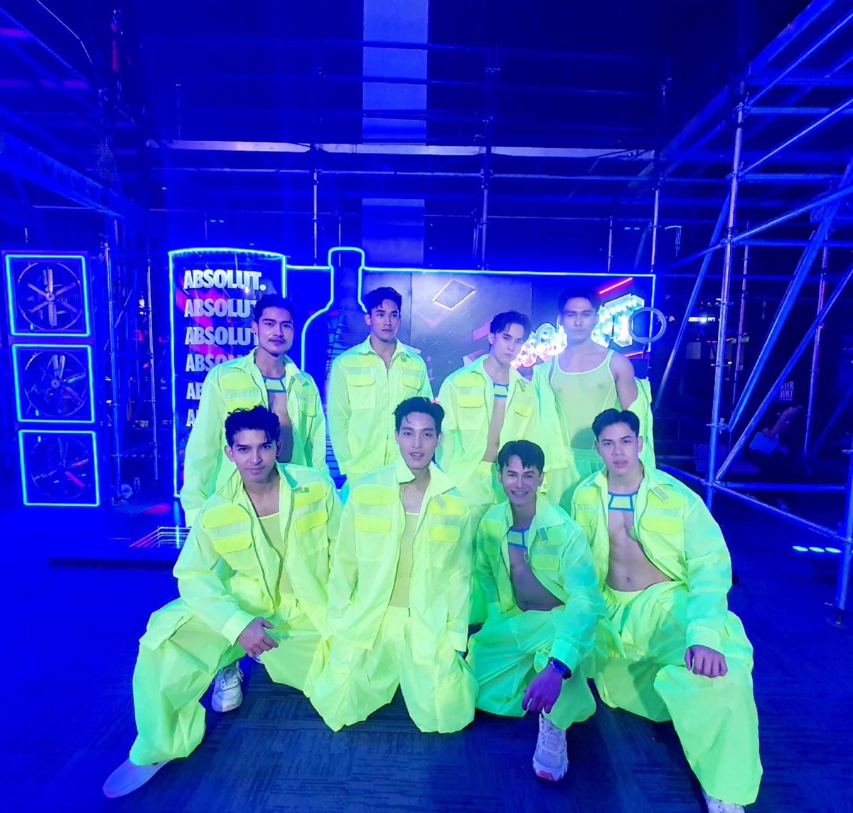 CraveTheLight's tweet photo. Day 1
Gcircuit party 2025
#TeamAbsolut https://t.co/8vWoyjSxYL