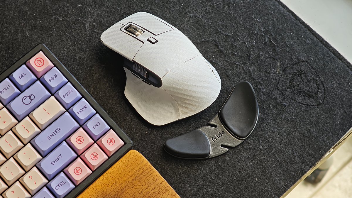 RaoSumukh's tweet image. We&apos;ve launched an absolute banger product at @myfrido. If you spend long hours in front of a screen and/or experience pain in your wrists, this is a game-changer! I&apos;ve been using it for a while, so let me know if you have any questions :)