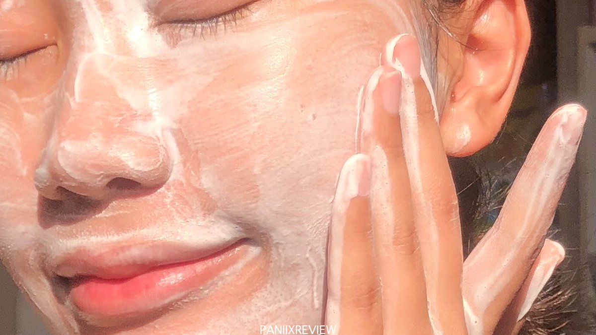 วันสาวๆ เดือนนี้สิวผุดขึ้นมาเฉยเลย 🥲 จบที่ Mentholatum Acnes Deep Wash Cleanser หลอดเขียว เป็นโฟมเวชสำอางลดสิวคุมมันที่แท้ทรู นี่ใช้เช้าเย็นครบ 1 วีค = สิวแห้ง สิวใหม่ไม่ขึ้นแล้ว✔️ ตอนล้างรู้สึกผิวสะอาดมากๆ กลิ่นหอมอ่อนๆ หลอดเล็กราคาน่ารักมาก น้องๆ นักเรียนซื้อได้สบาย หนึ่งแบงค์แดงมีทอน พิกัด #รีวิวเซเว่น คับ #ใช้ดีบอกต่อ #โฟมลดสิวเซเว่น