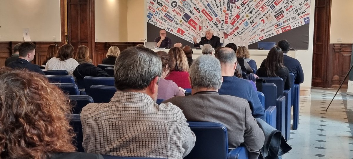 Gesuiti's tweet photo. P. Sosa SJ: "continuare a testimoniare l'impossibile"
🎙Nella conferenza stampa il punto su attualità, impegno dei #gesuiti e futuro della Chiesa
#congliesclusi #CONiGiovani #versoDio #curadelcreato #Jesuits @JesuitsGlobal
https://t.co/dTgWenuAQH https://t.co/KWHqAMFNA5