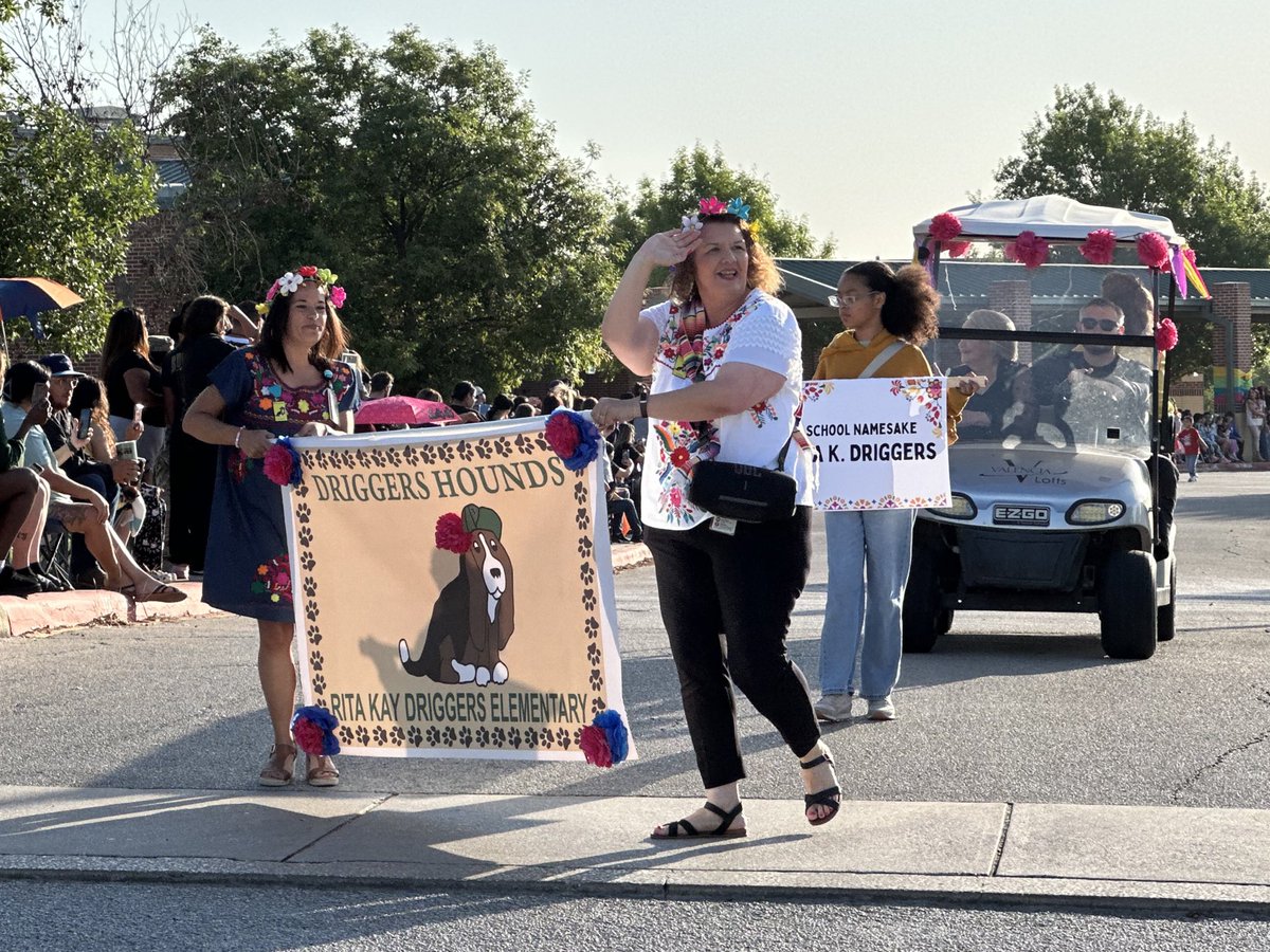 NISD_SEB's tweet photo. Fiesta Parada at @NISDDriggers was a AMAZING! 🪇 The SEB team enjoyed seeing the cute student floats, student mariachis, cheerleaders, and the community come together. 🎊 #VivaFiesta #FiestaParade @NISD https://t.co/gadLK3fBV2