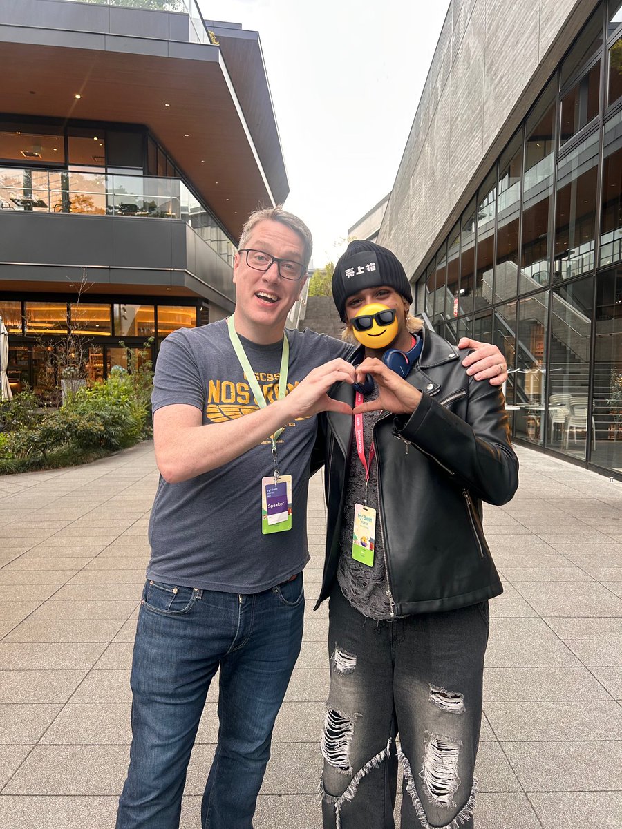 bpairlines's tweet image. 愛しのポールハドソンさんと写真撮れました！幸せです！😭
I’m so glad I was finally able to me Paul Hudson ( @twostraws ) at Try Swift! He’s been such an inspiration! Literally screaming!!!! 🥺

#tryswift