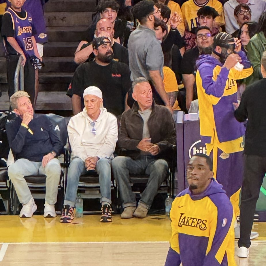 LakersLead's tweet photo. Bruce Springsteen at the Lakers game

PUT THE BOSS IN 🙌

(via @DuranSports) https://t.co/0BGO6rtSnu