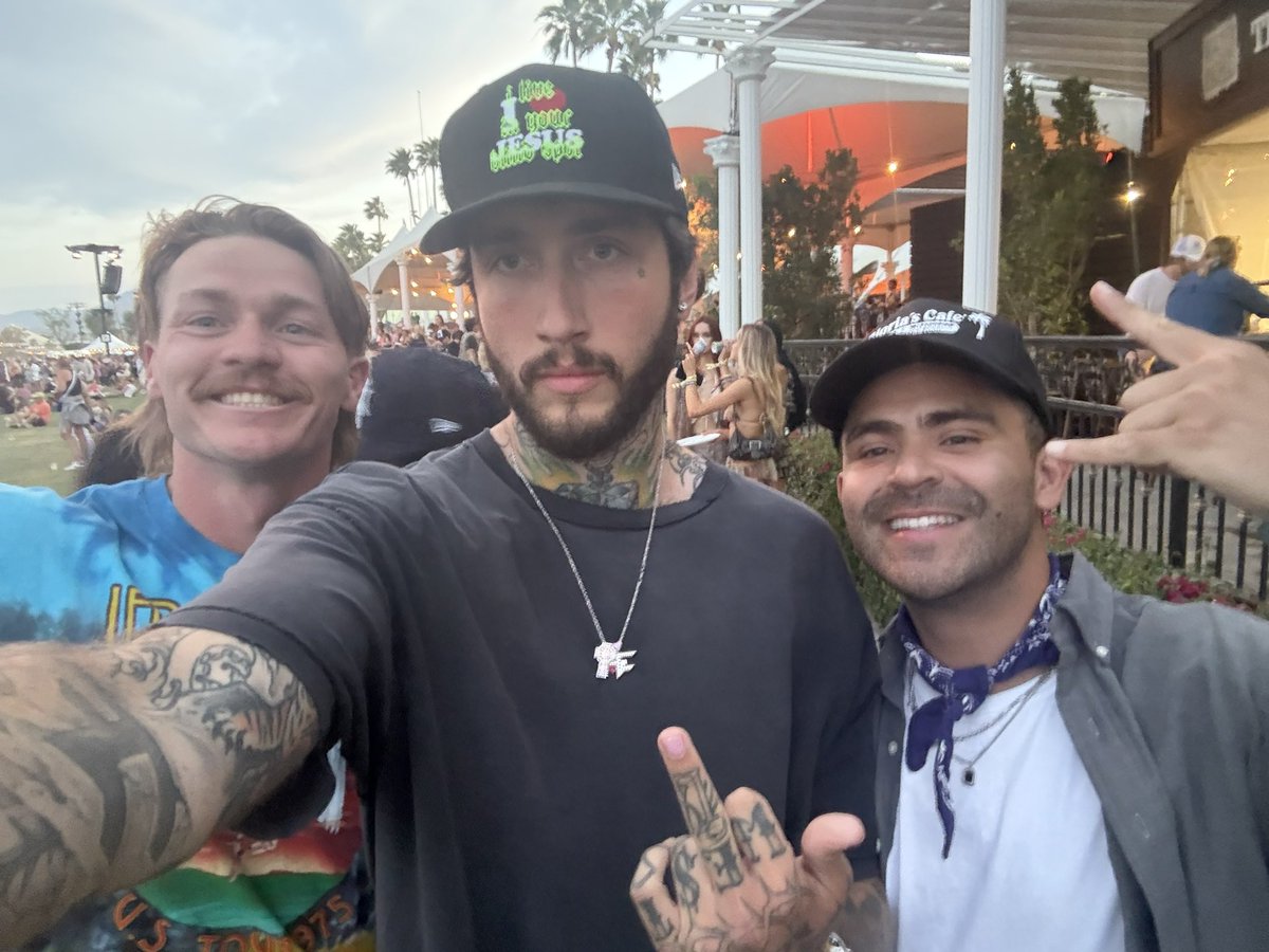 javieralopz's tweet photo. Banks that guy. We up brotha @Banks https://t.co/SyJhz0D7Cm