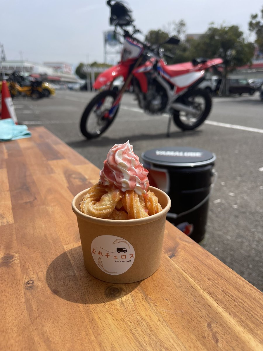 yoshimaa93's tweet photo. イワサキ松山店で、イベント出店されてる、みんな美味しいよ
遊びに来てねー
#バイク乗りの菓子工房
#coffeecub
#走れチュロス https://t.co/fHGC1j5uci