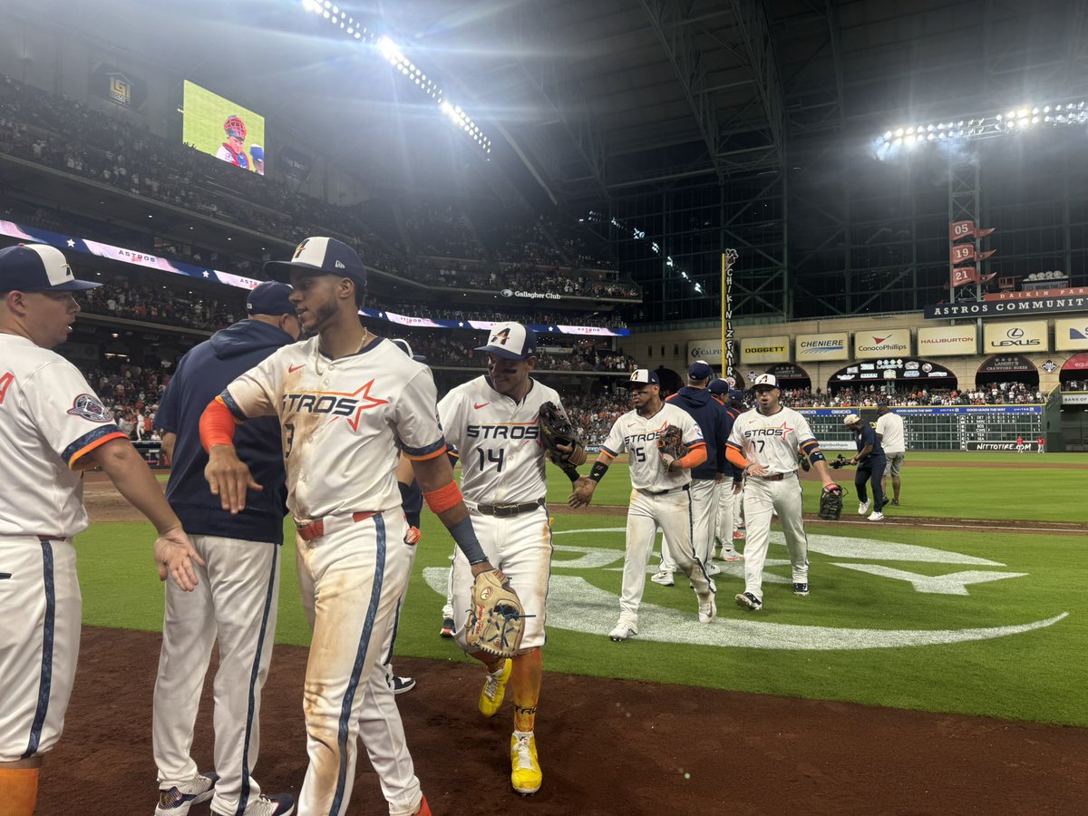 JuliaMorales's tweet photo. Astros won big. https://t.co/Dp1KMs6YVO