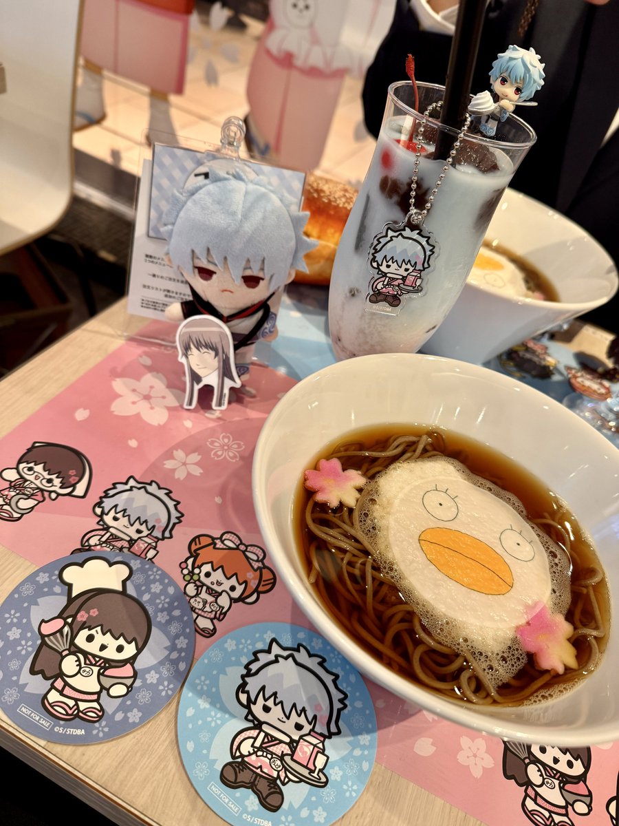 坂田銀時 「春色茶房の桜テーマコラボも今年は供給たくさんでありがたいな」|𝑺𝒂𝒚❂🍓繁忙のイラスト