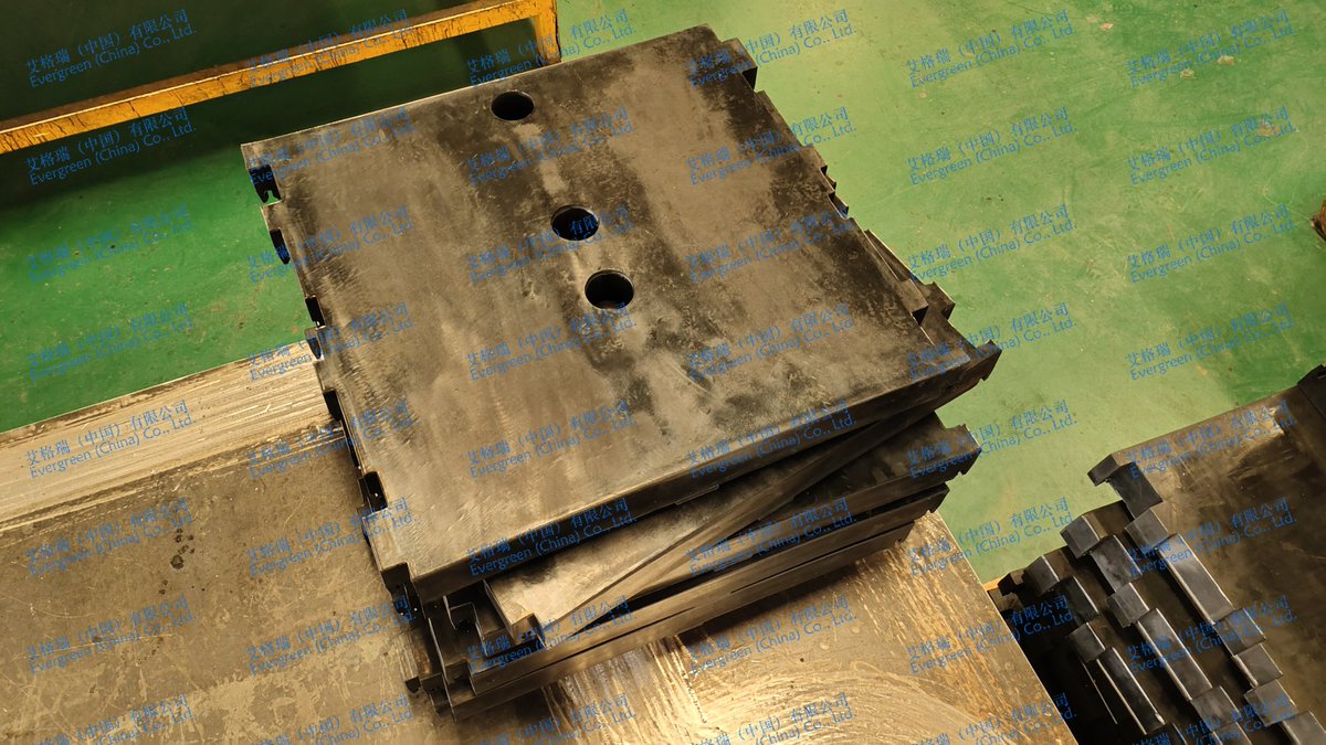 LiuLisa38118's tweet image. Middle blind plate of linear vibrating screen. After samples testing, customer placed order. #rubberscreen #screenpanels #sieveplate