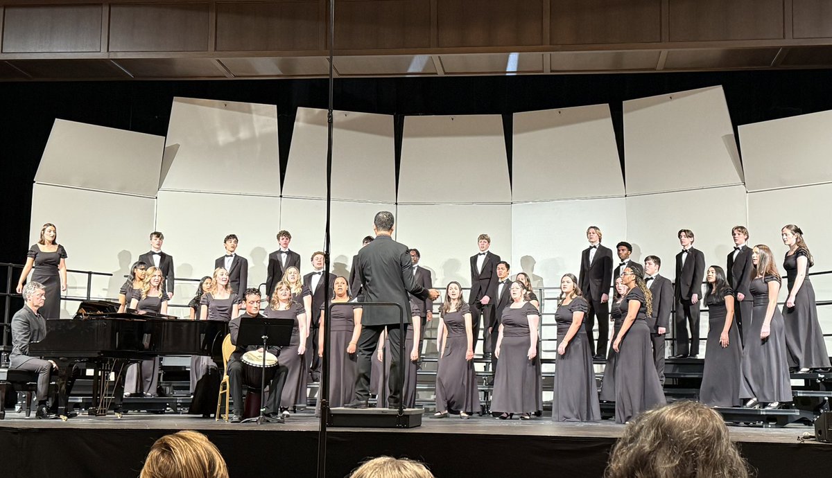 drrusselldyer's tweet image. Great job today by the Collierville High School Chamber Choir &amp;amp; Jazz Band at the TN Music Educators Association conference at @GaylordOpryland. We have some very talented students! @cville_schools