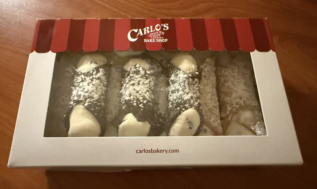 ppdjs725's tweet photo. I was working in New Jersey this week and could not help but make a stop for one of my am favorite Sicilian desserts.  Of course the best place to get this was @CarlosBakery in Hoboken, NJ. 🤌 https://t.co/SBijUAuax9