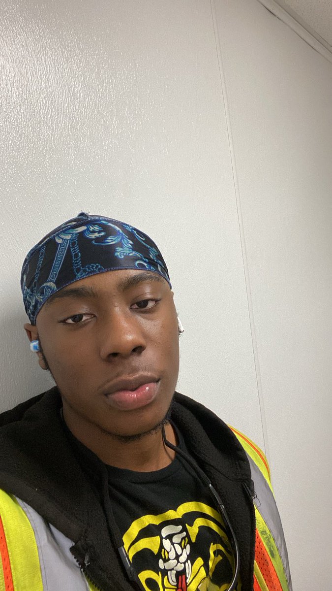 TeeSlanging's tweet photo. This the face of the nigga you be watching nut in his car.. I hope this makes you cum even harder. https://t.co/fybvcL1m1A