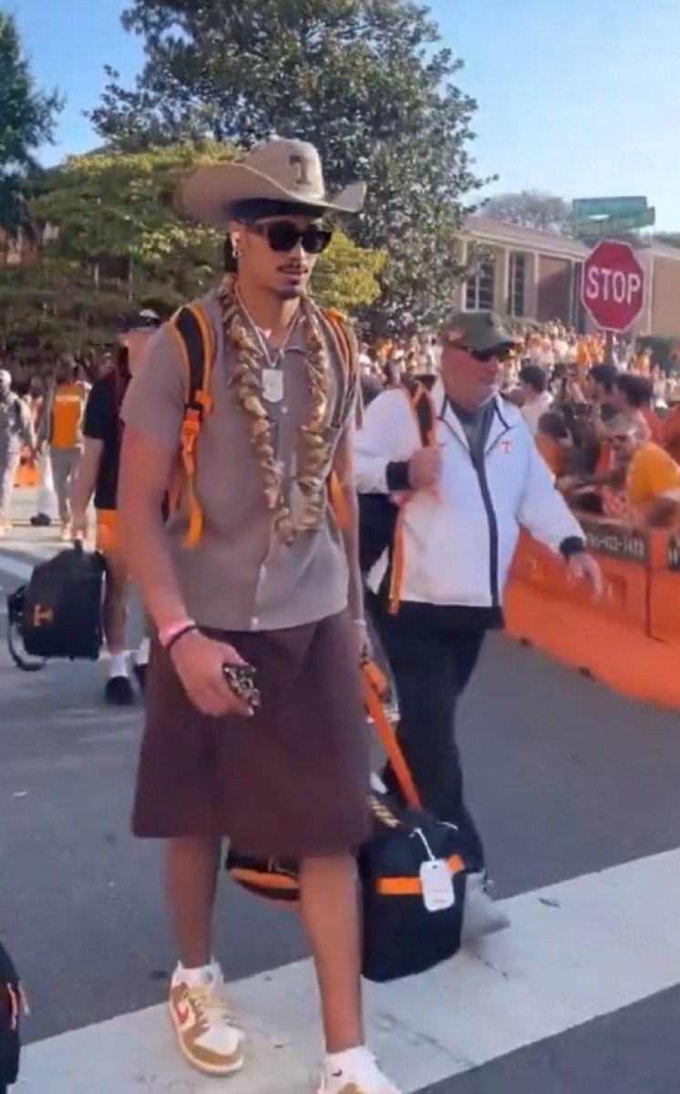 BigOrangePunch's tweet photo. Now that he’s probably gone I can admit the skirt was gay https://t.co/NqPFwE28vE
