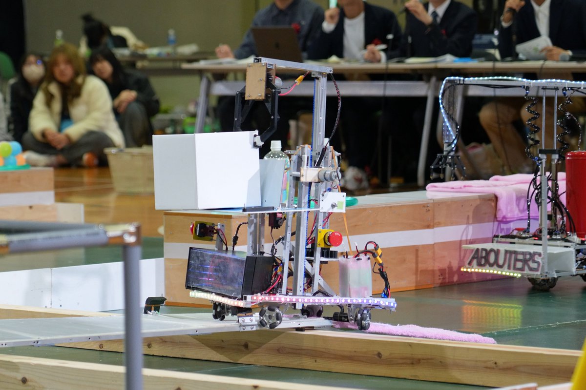 【共ロボ2025】
🏆アイデア賞🏆
北九州工業高等専門学校
プロジェクト名：北九運輸 (ｷﾀｷｭｳｳﾝﾕ)

UFOキャッチャーさながらのハンドを持ったアームで回収・配達にチャレンジしました。

#共ロボ #ロボコン