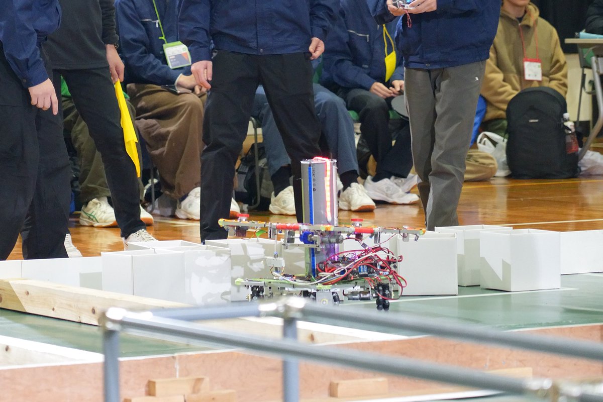 【共ロボ2025】 
佐世保工業高等専門学校
プロジェクト名：宇宙放浪者 (ｽﾍﾟｰｽﾜﾝﾀﾞﾗｰ)

星を模した回収機構が特徴的なロボットで配達にチャレンジしました。

#共ロボ #ロボコン