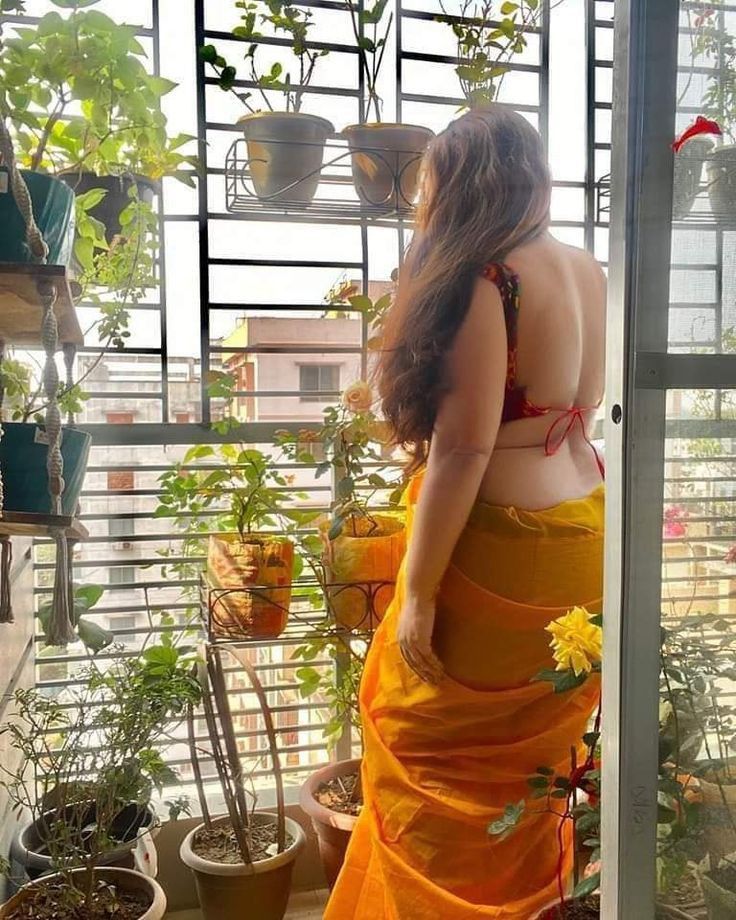 खामोश हूं तो क्या हुआ
तू भी तो आवाज़ दे कभी...

मैं भी तो समझू
तू कितना बेचैन है मेरे लिए...!!