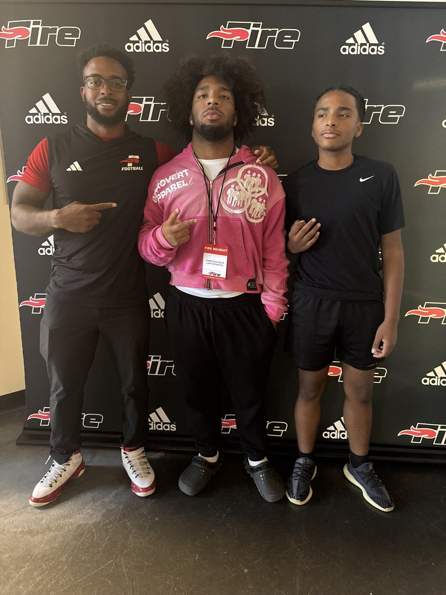 ItzCris2x_'s tweet image. Had a great day at SEU @coachkstrong @coachcanales @Coach_Waugh @CoachHenry15 @CoachJones05 @Coach_Smith_11 @SEUFireFootball @seuniversity @polk_way @H2_Recruiting @King17Jermain @thunderball_95