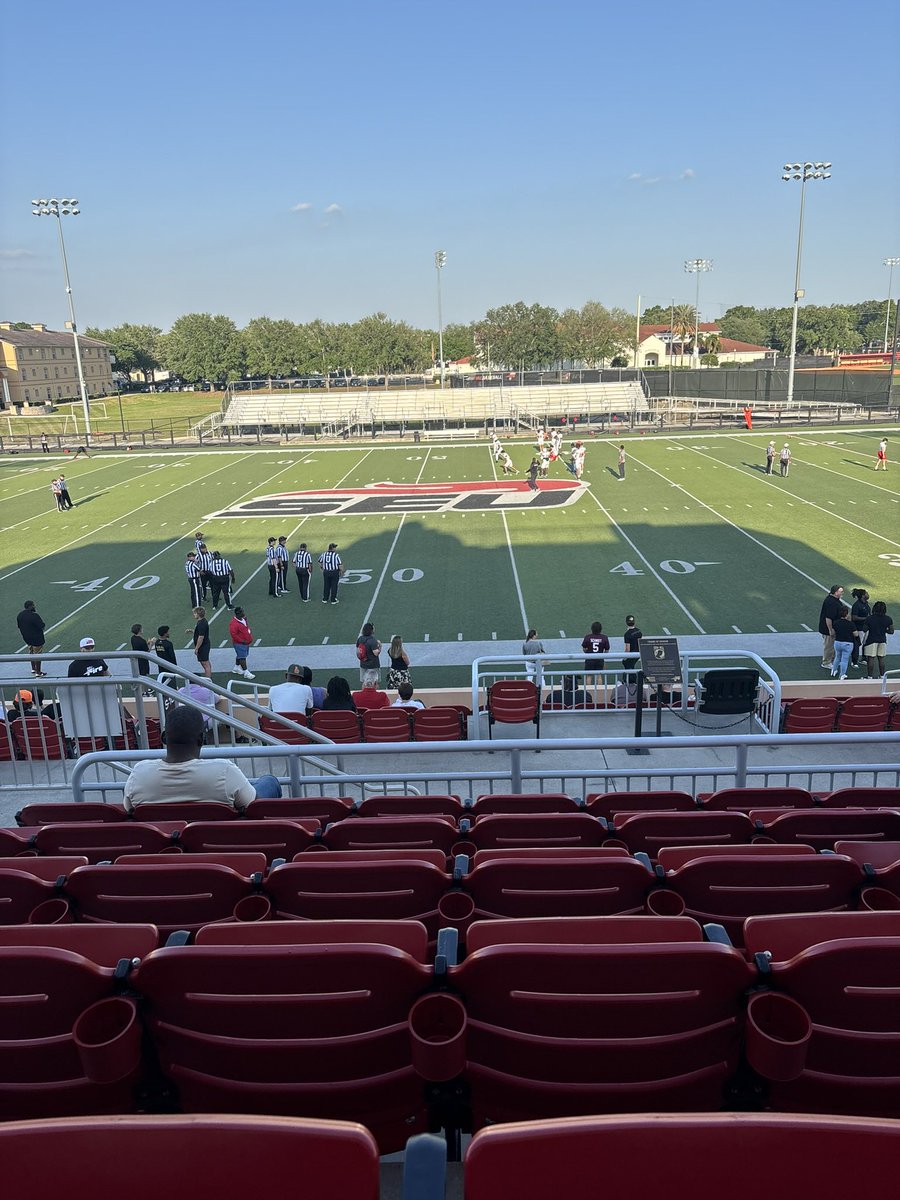 ItzCris2x_'s tweet image. Had a great day at SEU @coachkstrong @coachcanales @Coach_Waugh @CoachHenry15 @CoachJones05 @Coach_Smith_11 @SEUFireFootball @seuniversity @polk_way @H2_Recruiting @King17Jermain @thunderball_95