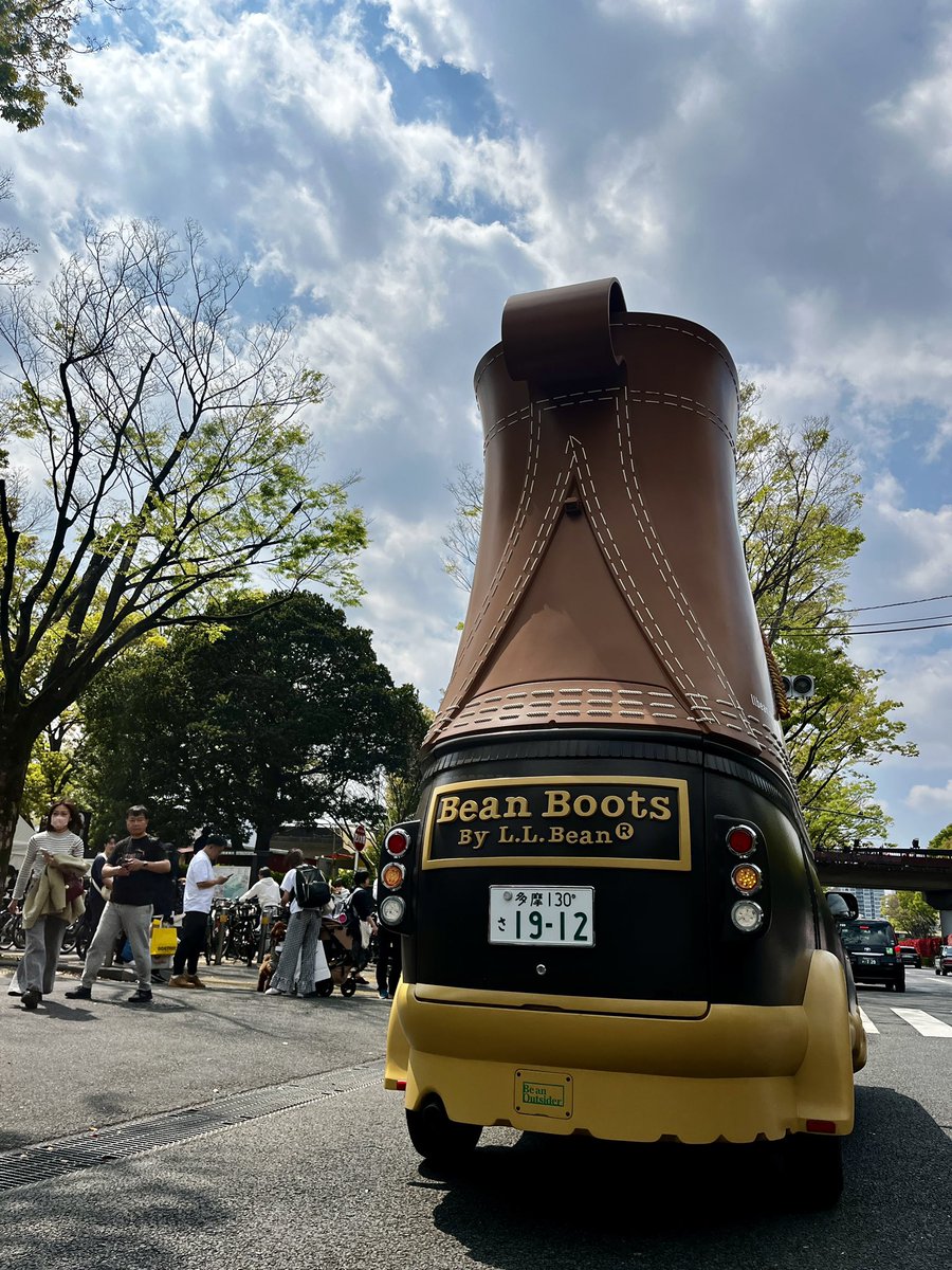 Bootmobile_JP's tweet image. #ブーツモービル は現在 #代々木公園 付近を走行中♪

#ブーツモービル を探しながら公園散策なんて過ごし方も楽しいかもしれません🍀

写真撮影大歓迎ですので、見つけた際にはぜひお写真と一緒にご投稿して教えてください！
#ブーツモービルを探せ キャンペーンも実施中です！